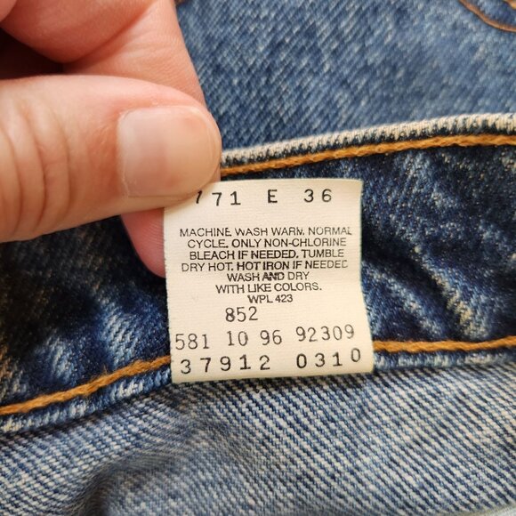 VTG Levi's Jean Shorts Orange Tab Denim Slim Fit High Rise Women's 26 (VTG 9) - Picture 8 of 8